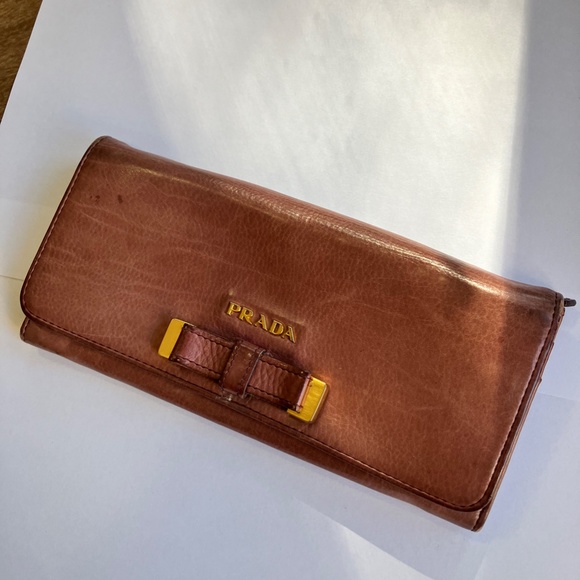 Prada pink and gold bow wallet - Picture 2 of 9